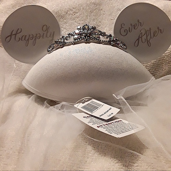 Disney Minnie’s Wedding Bridal Veil Hat. NWT - Picture 6 of 6